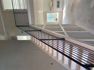 Interior horizontal-bar stair railing and loft guardrail